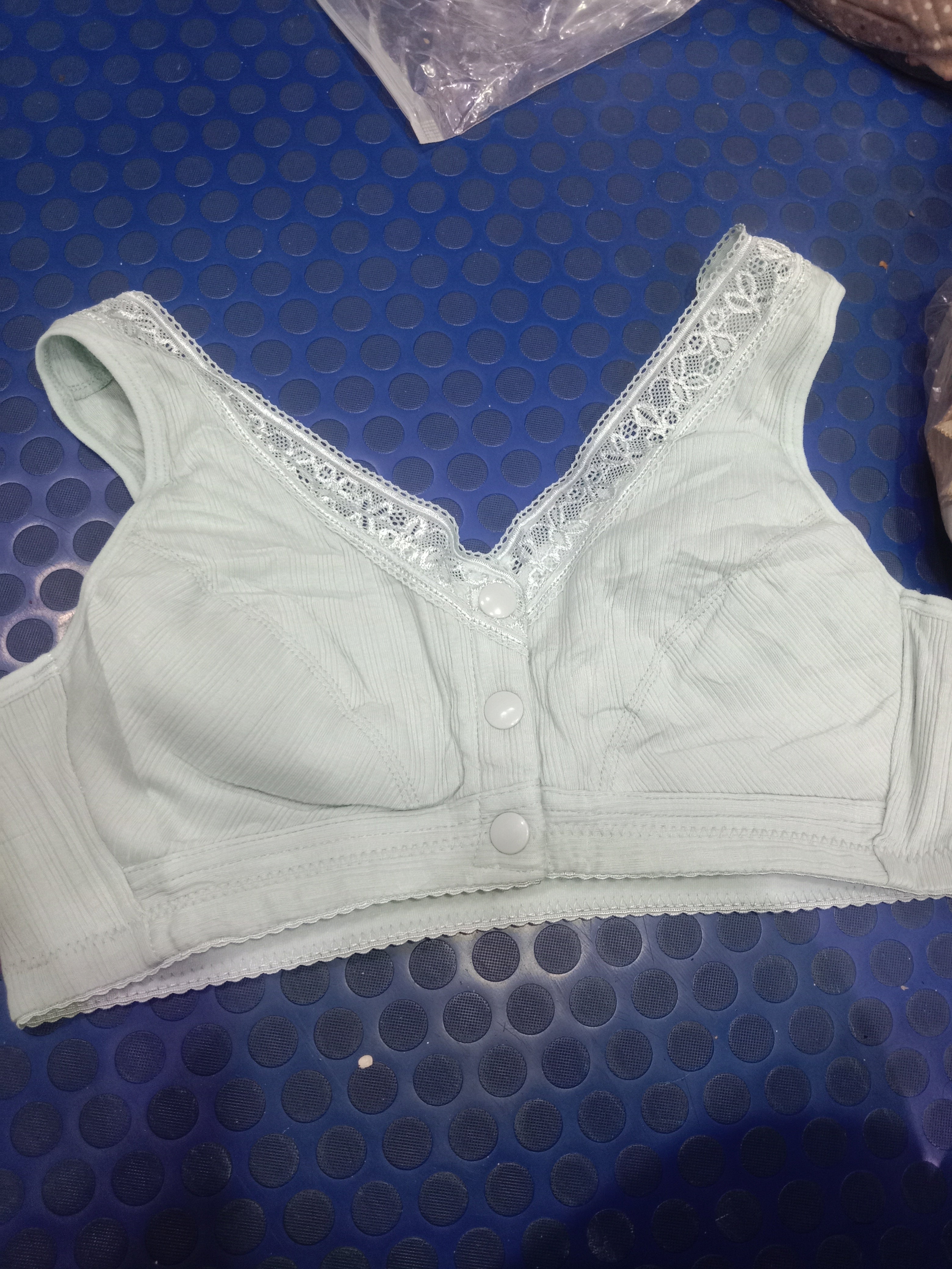 Imported front open 3 button bra (sale price )