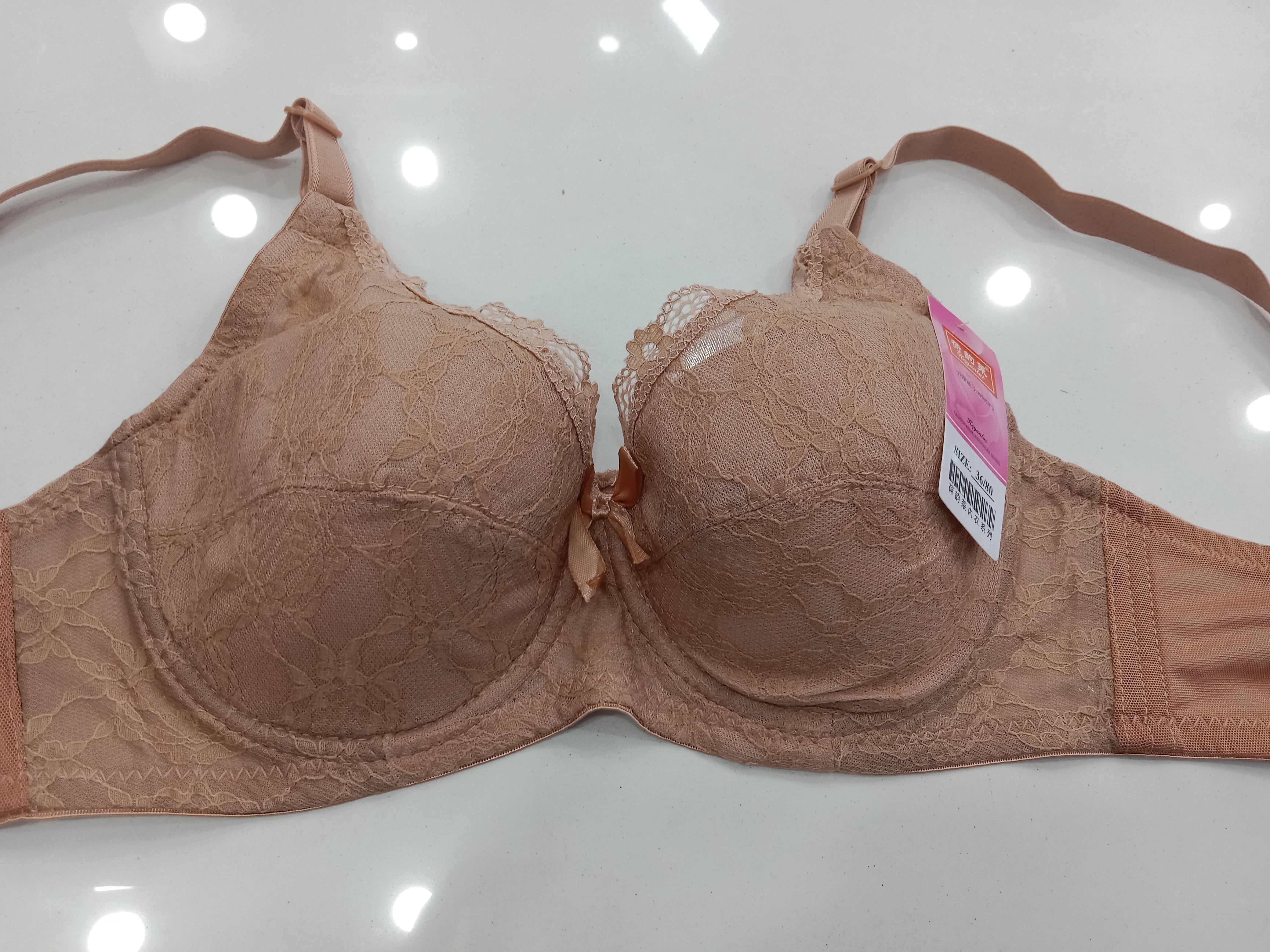 Light padded underwire bra