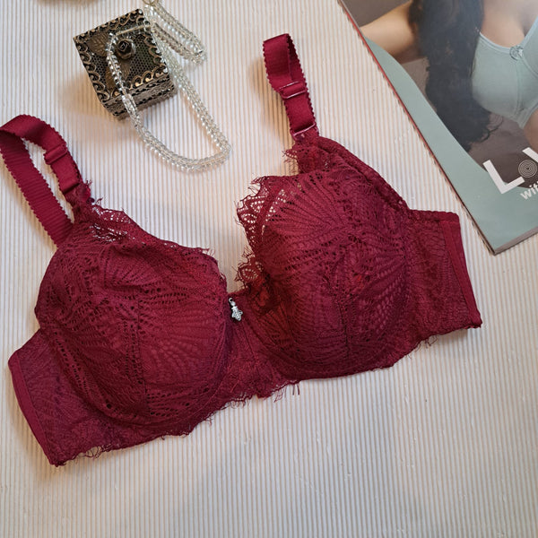 Ligh padded underwire bra