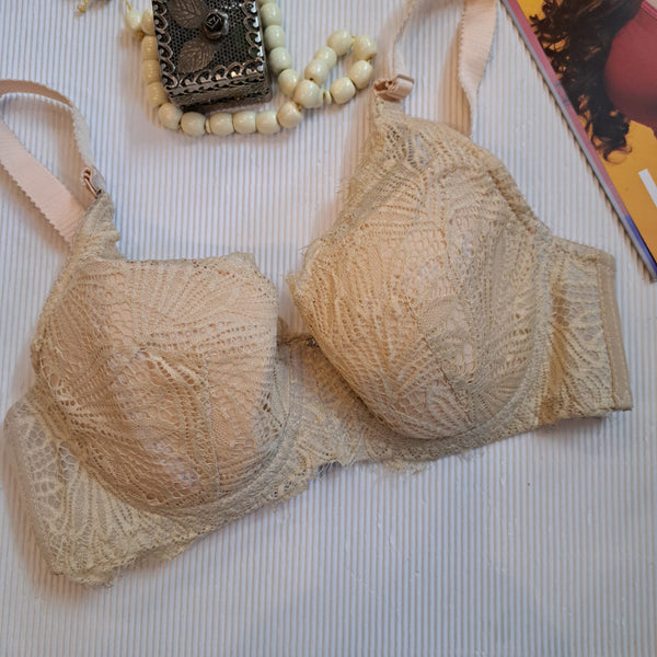 Ligh padded underwire bra